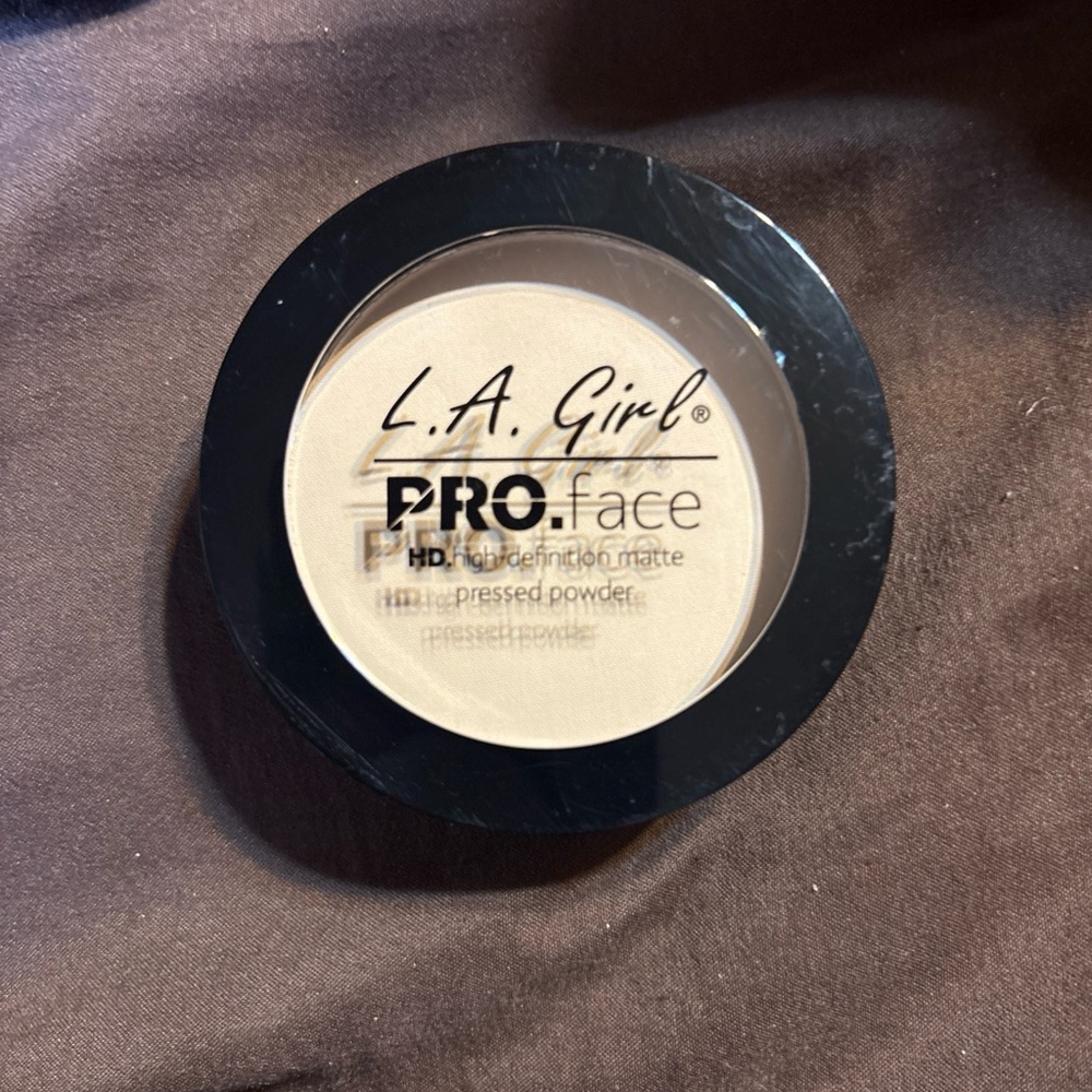 PRO.face HD High Definition Matte Pressed Powder - Fair